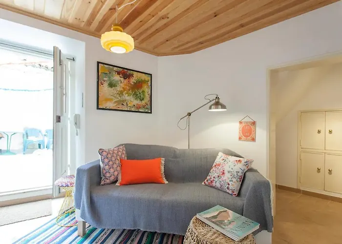 Alfama Charming Apartment, By Timecooler